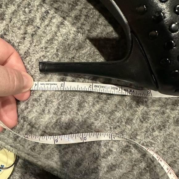 Women’s French Connection black studded heels, size 8.5, EUC! - Picture 9 of 9